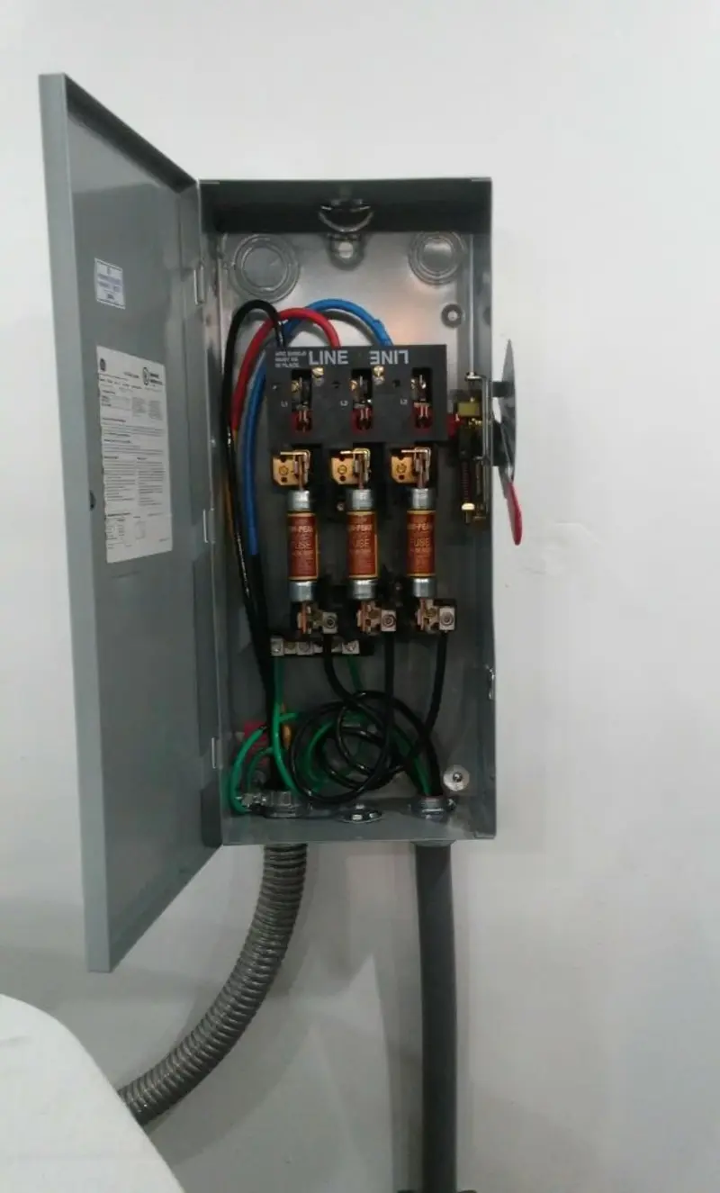 Three-phase disconnect switch installed for Smoke Detector Installation in Kennett